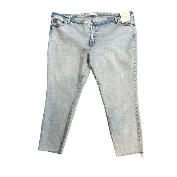 NWT Abercrombie & Fitch The Skinny High Rise Raw Hem Jeans Size 37/24 - Picture 1 of 4